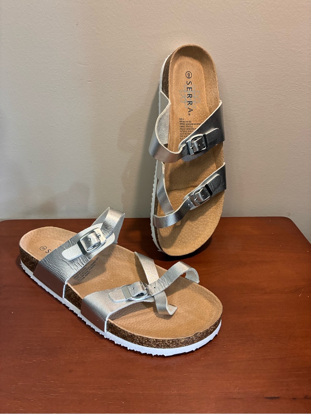 Serra Silver Leather Strappy Thong Slip-On Sandals Adjustable Buckle Size 9